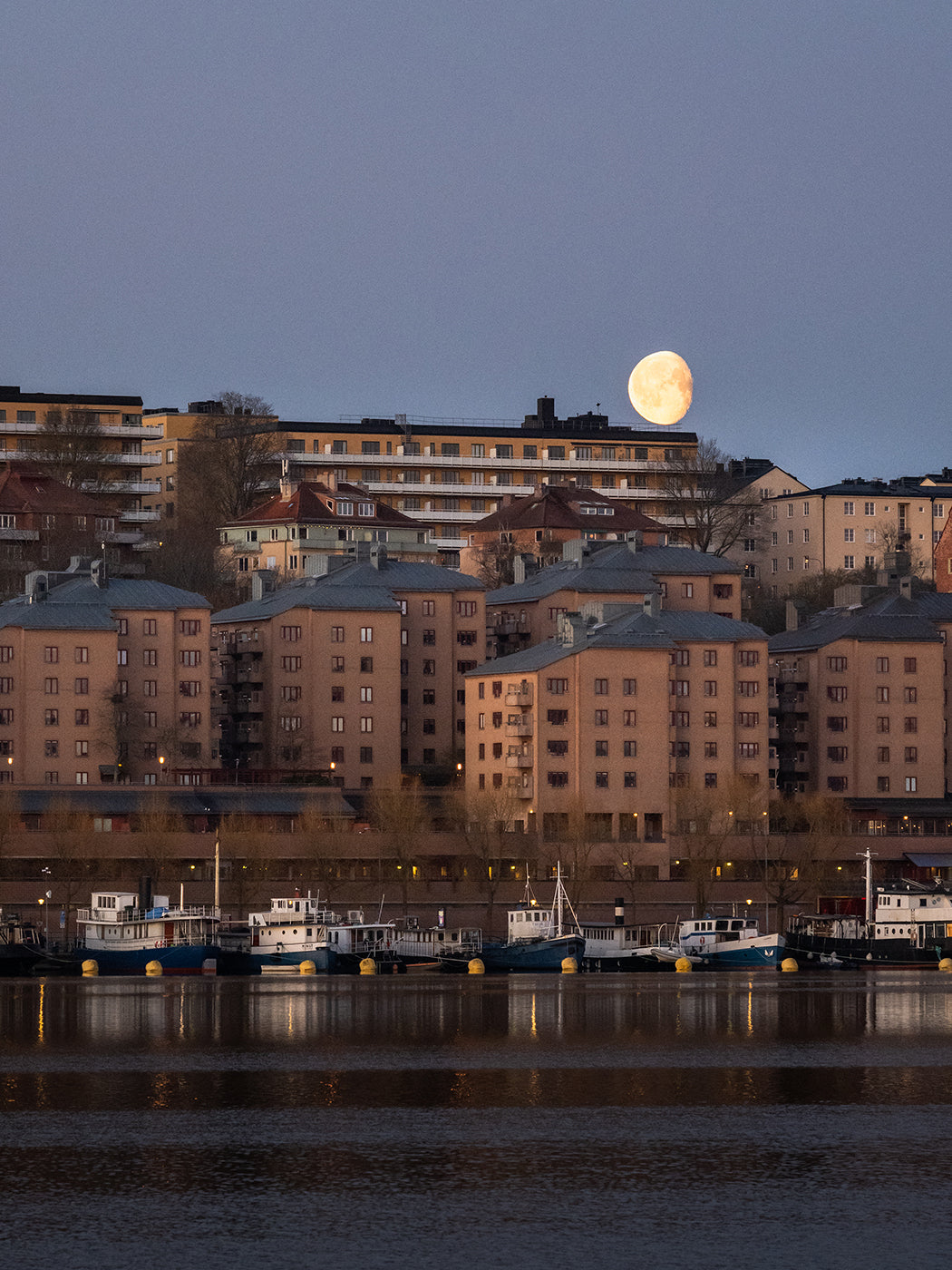 Månuppgång över Södermalm