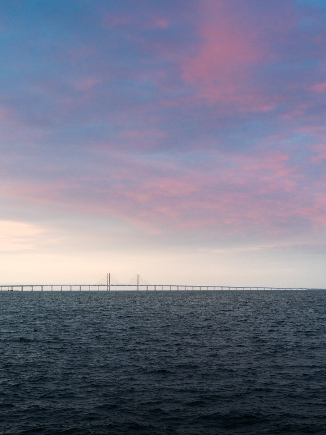 Rosa himmel över Öresundsbron